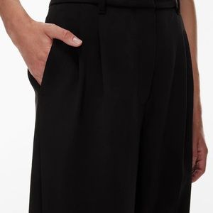 Aritzia effortless black size 8